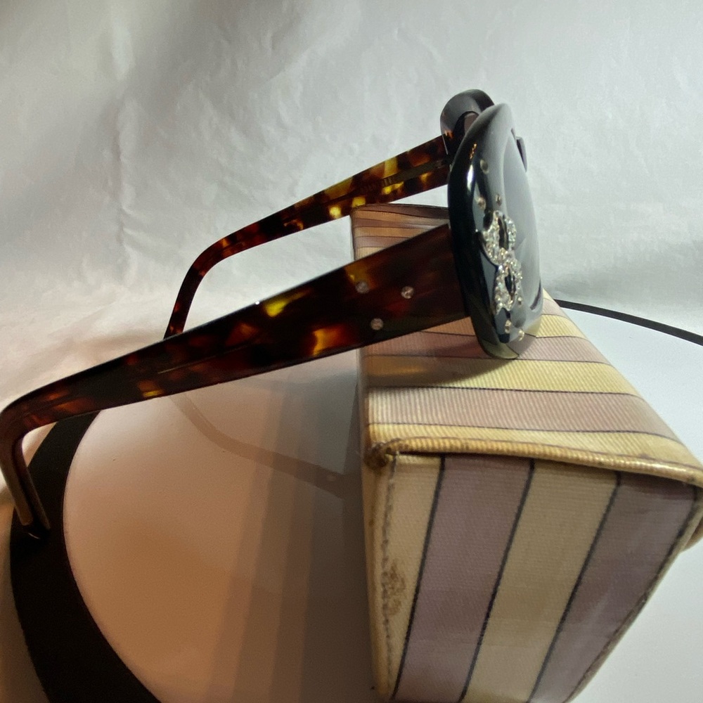 Lulu Guinness perscription reader sunglasses. - Picture 3 of 7